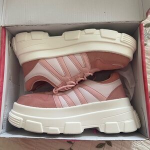 LULU’S BRENNA PINK PLATFORM SNEAKERS💗